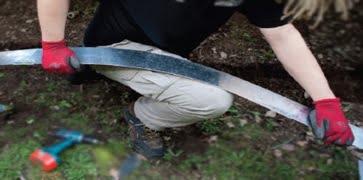 How to curve steel garden edging