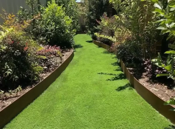 FormBoss Redcor customer raised lawn edging